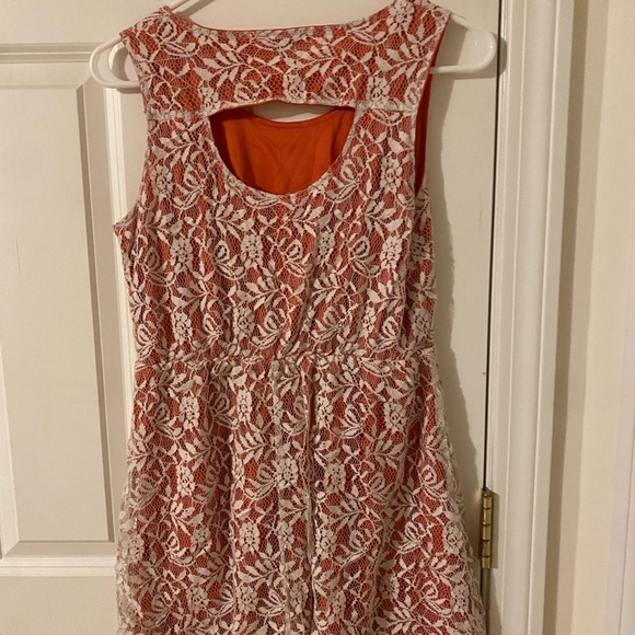 Cute dress - Picture 2 of 3